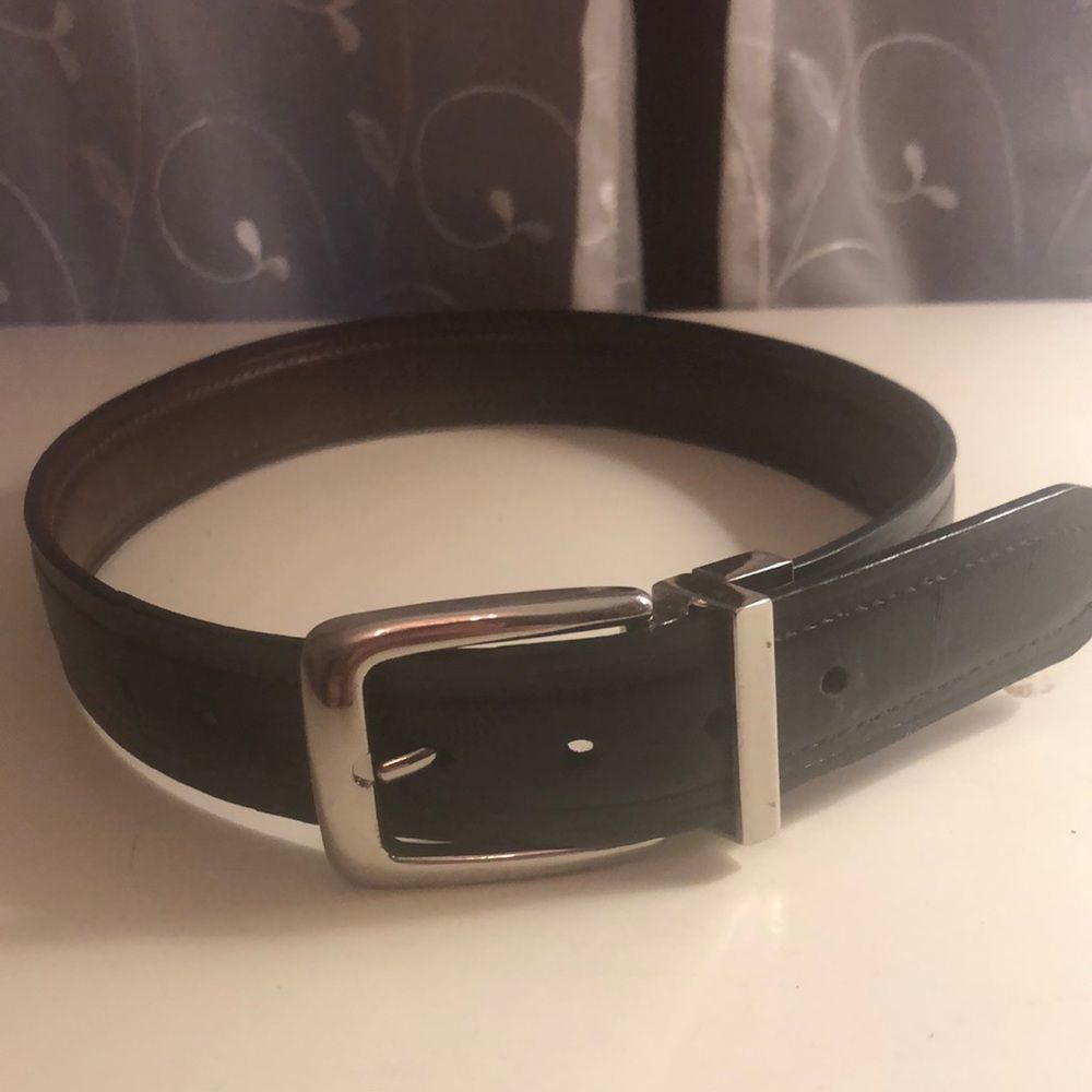 Chaps boy’s belt size 22-24 brown leather/ Small/silver tone hardware/Chaps logo